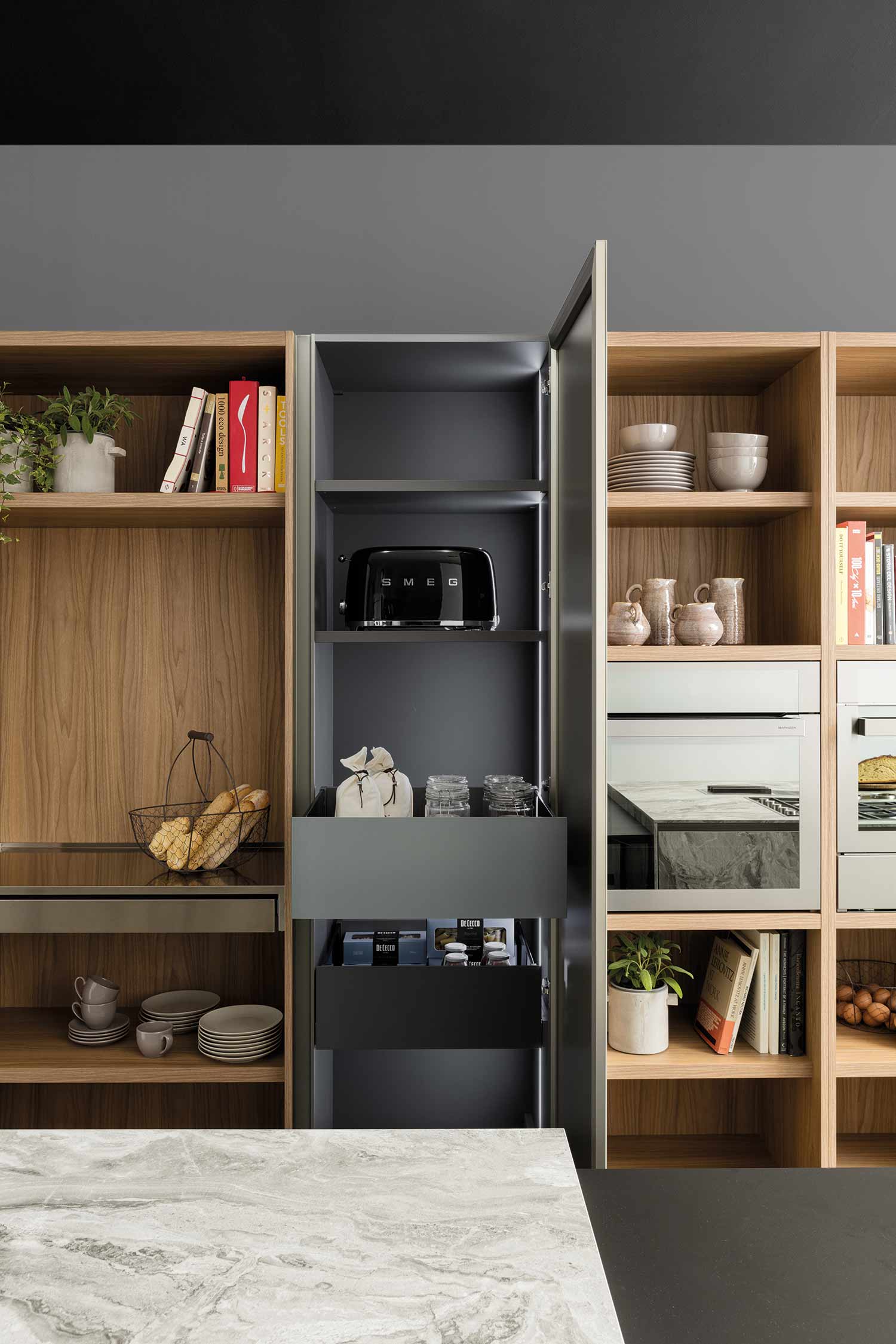 Large tall units equipped with full-extension deep-drawers for an easy organised pantry.