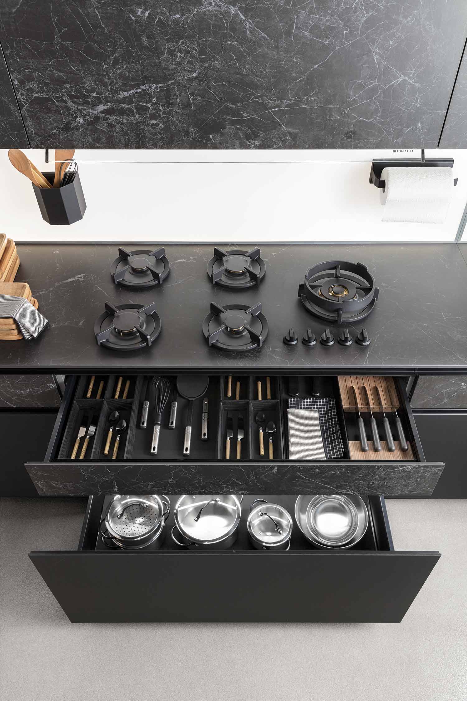 Black accessories: Exclusive black PITT cooking® gas hobs with black drawer boxes and dividers